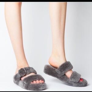 UGG Women’s grey “fuzz yeah” slipper/sandals size 10Us works. Few times slides